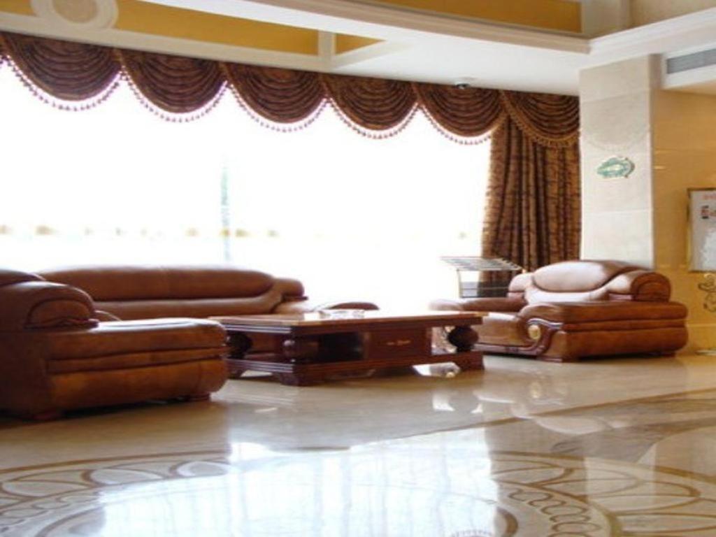 Hotel Jinghang 3*