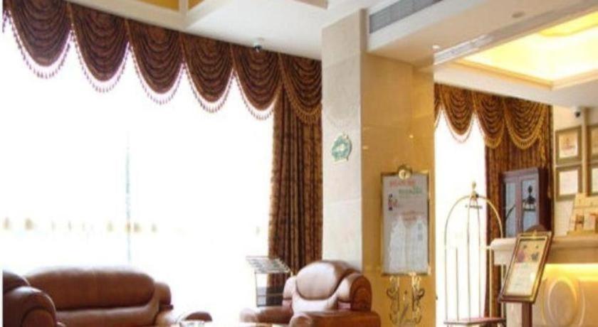 Jinghang Hotel 3*